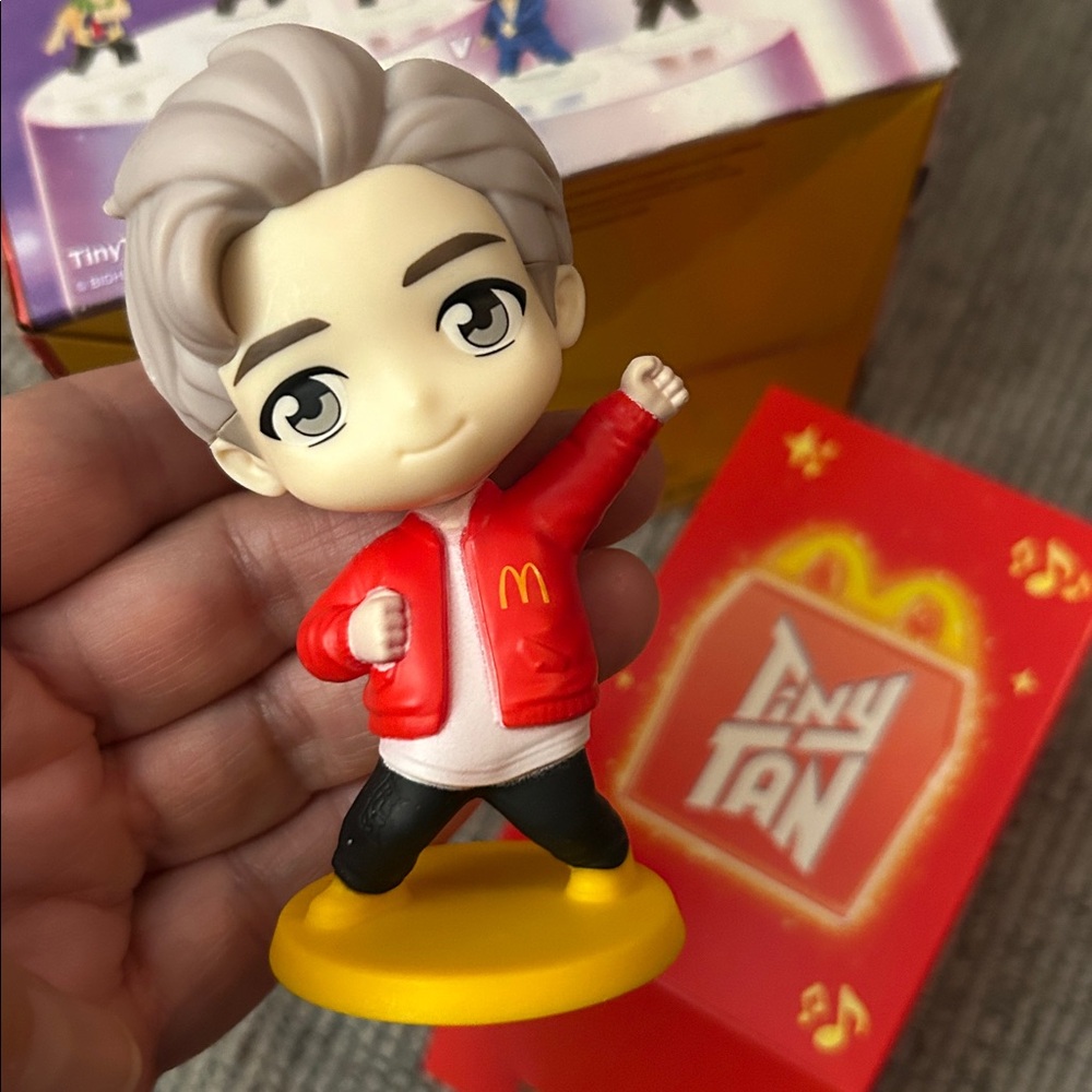 🟣 5/$15 McDonald’s tiny Tan figurine RM K pop NEW encore edition BTS - Picture 3 of 8